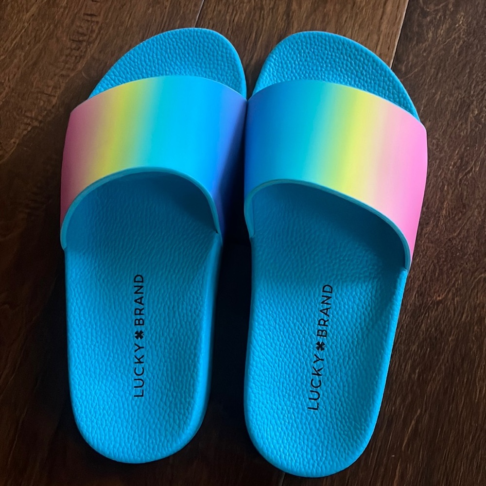Lucky Brand slides